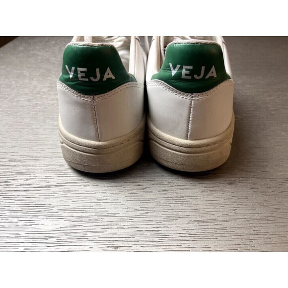 VEJA Men’s V-10 Leather Sneaker Size 9 White Red Fashion Minimalist Preppy - Picture 8 of 9